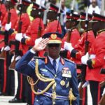 Mueren 10 militares kenianos, incluido el jefe del Ejército, al estrellarse un helicóptero.