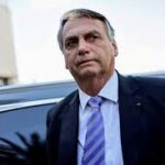 Policía de Brasil presenta cargos contra Bolsonaro por intento de golpe contra Lula; exministros del gobierno entre los acusados.