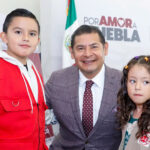 Pequeños reporteros conviven con Alejandro Armenta; recuerda gobernador su niñez